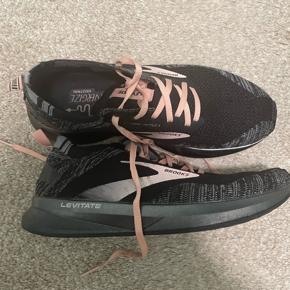 Brooks Levitate 4 Sneakers - Picture 2 of 4